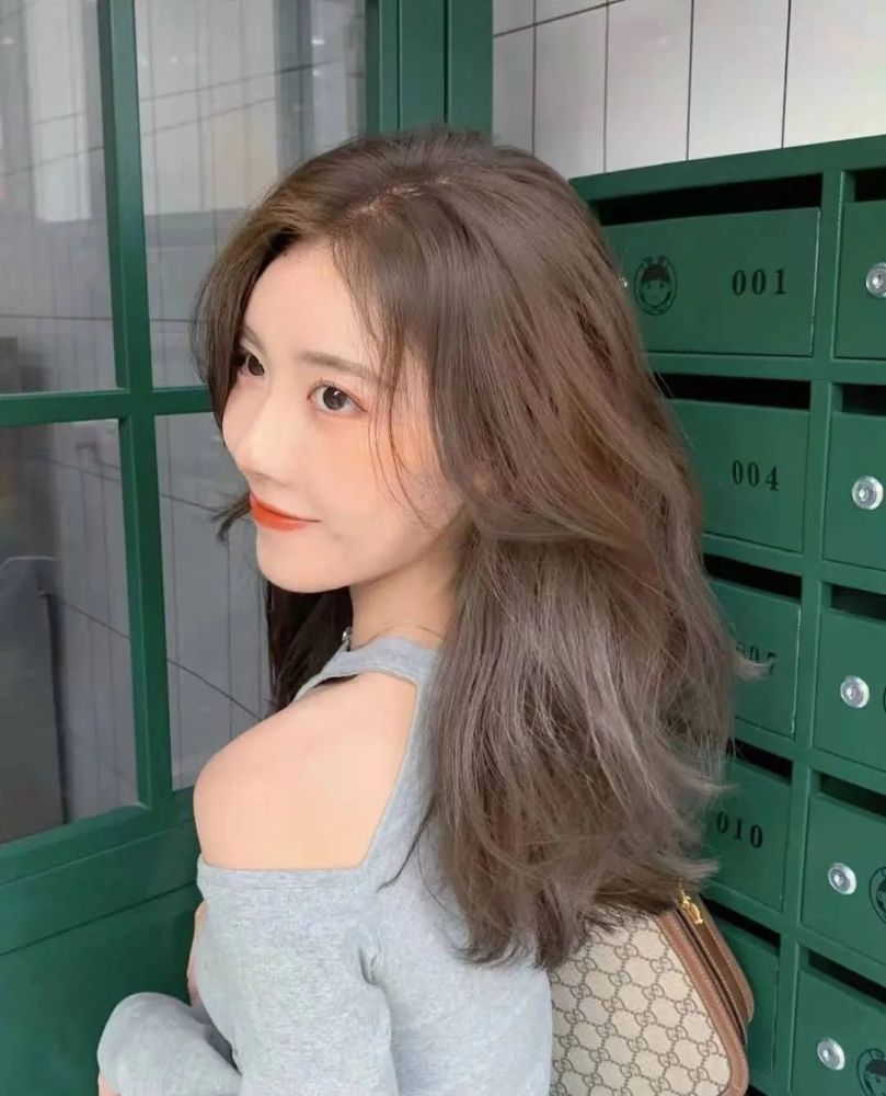 最新款發(fā)色揭秘，小巷中的色彩秘境探索