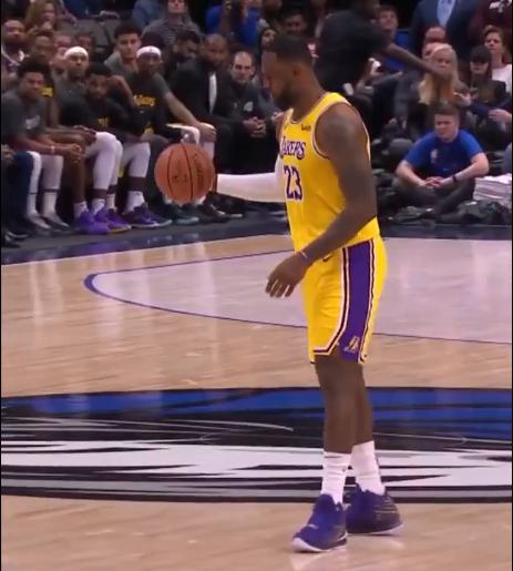 NBA賽場熱血瞬間與精彩集錦回顧